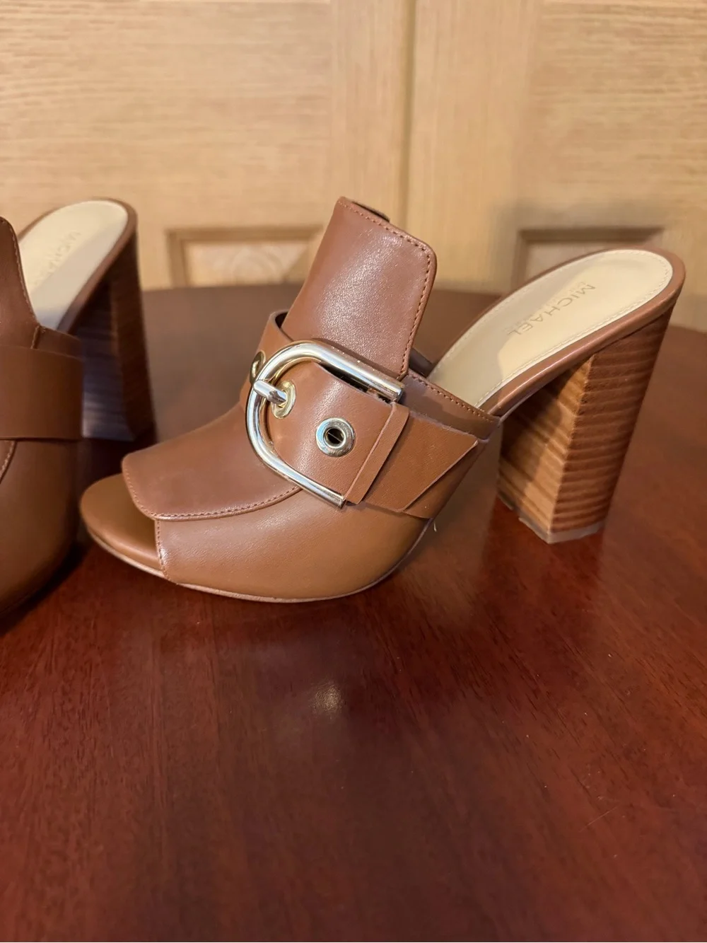 MICHAEL Michael Kors Tan Leather With Gold Buckle Block Heel Mules - Size US7